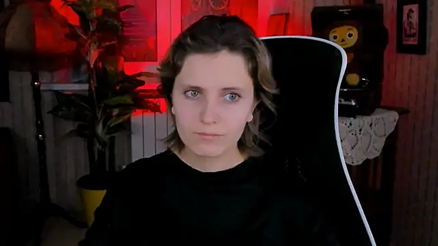 Snapshot of LolaAsmus chatting on December 21, 5:03 am LolaAsmus online show from December 21, 5:03 am