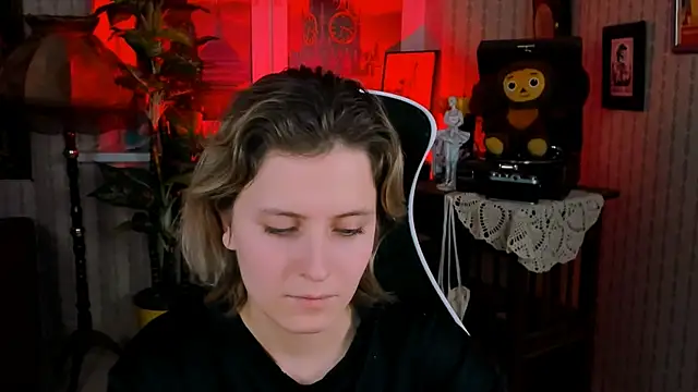 Snapshot of LolaAsmus chatting on December 21, 9:01 am LolaAsmus online show from December 21, 9:01 am