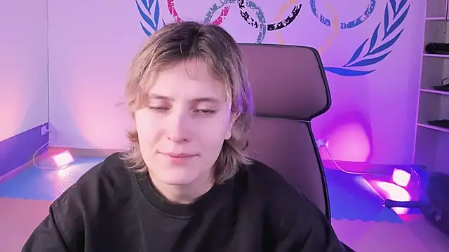 Snapshot of LolaAsmus chatting on December 24, 5:05 am LolaAsmus online show from December 24, 5:05 am