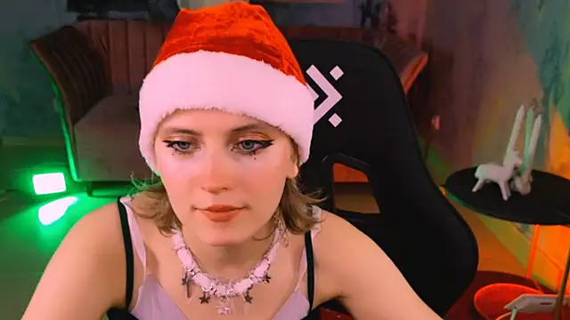 Snapshot of LolaAsmus chatting on December 25, 3:17 pm LolaAsmus online show from December 25, 3:17 pm