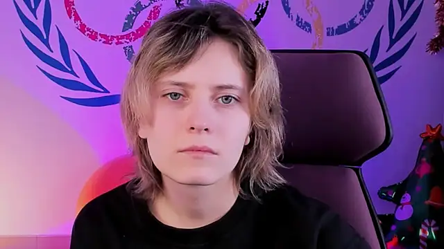 Snapshot of LolaAsmus chatting on December 28, 5:12 am LolaAsmus online show from December 28, 5:12 am