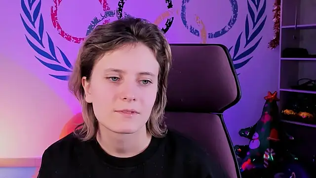 Snapshot of LolaAsmus chatting on December 28, 8:16 am LolaAsmus online show from December 28, 8:16 am