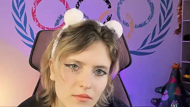 Snapshot of LolaAsmus chatting on December 28, 11:19 am LolaAsmus online show from December 28, 11:19 am