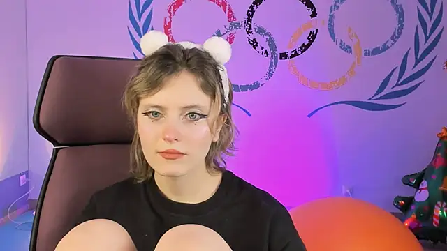 Snapshot of LolaAsmus chatting on December 28, 2:21 pm LolaAsmus online show from December 28, 2:21 pm