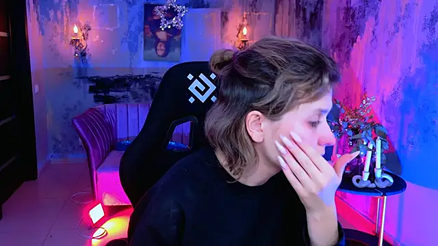 Snapshot of LolaAsmus chatting on December 31, 7:10 am LolaAsmus online show from December 31, 7:10 am