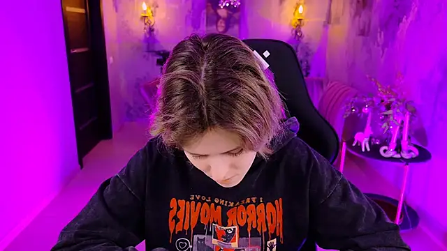 Snapshot of LolaAsmus chatting on January 3, 5:06 am LolaAsmus online show from January 3, 5:06 am