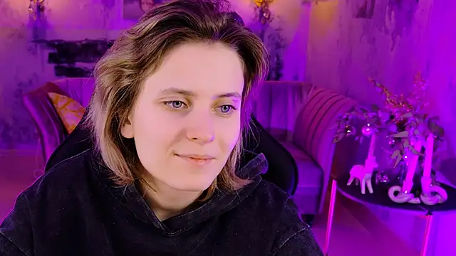 Snapshot of LolaAsmus chatting on January 3, 8:10 am LolaAsmus online show from January 3, 8:10 am