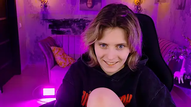 Snapshot of LolaAsmus chatting on January 3, 11:14 am LolaAsmus online show from January 3, 11:14 am