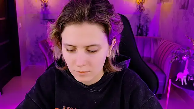 Snapshot of LolaAsmus chatting on January 3, 2:19 pm LolaAsmus online show from January 3, 2:19 pm