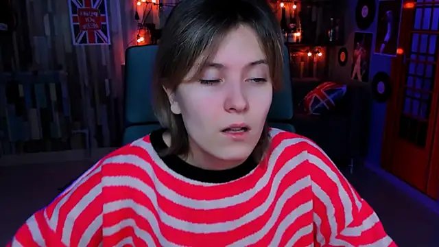 Snapshot of LolaAsmus chatting on January 8, 5:05 am LolaAsmus online show from January 8, 5:05 am