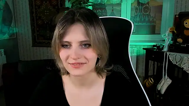 Snapshot of LolaAsmus chatting on January 10, 2:23 pm LolaAsmus online show from January 10, 2:23 pm