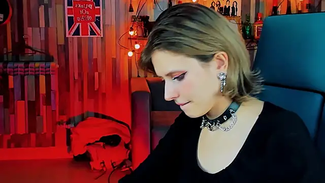 Snapshot of LolaAsmus chatting on January 14, 5:19 am LolaAsmus online show from January 14, 5:19 am