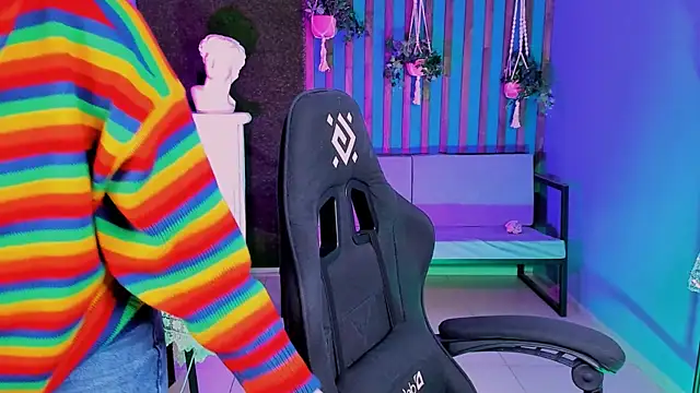 Snapshot of LolaAsmus chatting on January 18, 5:10 am LolaAsmus online show from January 18, 5:10 am