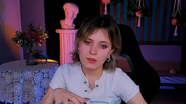 Snapshot of LolaAsmus chatting on January 18, 8:20 am LolaAsmus online show from January 18, 8:20 am