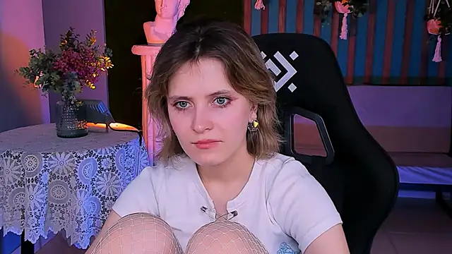 Snapshot of LolaAsmus chatting on January 18, 11:21 am LolaAsmus online show from January 18, 11:21 am