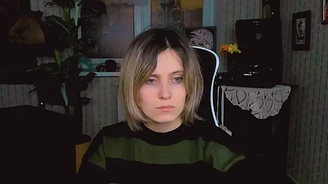 Snapshot of LolaAsmus chatting on January 24, 5:10 am LolaAsmus online show from January 24, 5:10 am