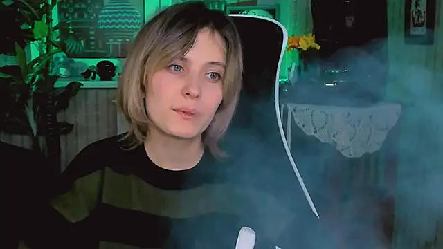 Snapshot of LolaAsmus chatting on January 24, 8:13 am LolaAsmus online show from January 24, 8:13 am