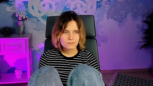 Snapshot of LolaAsmus chatting on January 31, 2:17 pm LolaAsmus online show from January 31, 2:17 pm