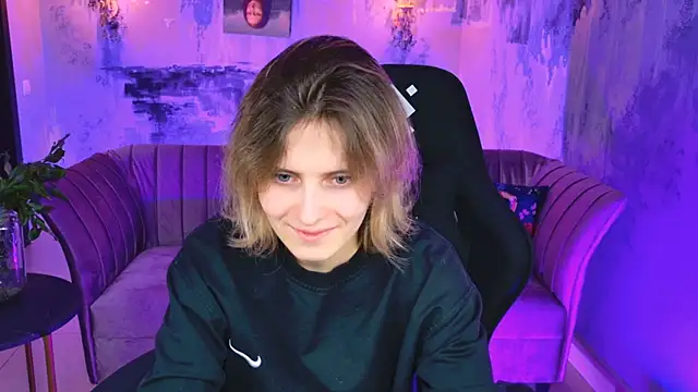 Snapshot of LolaAsmus chatting on February 5, 1:11 pm LolaAsmus online show from February 5, 1:11 pm