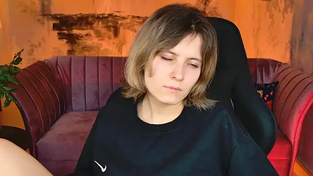 Snapshot of LolaAsmus chatting on February 5, 7:20 pm LolaAsmus online show from February 5, 7:20 pm