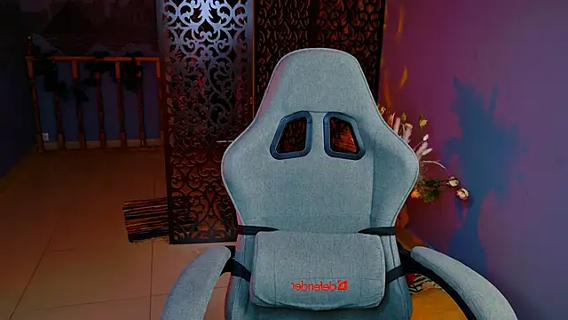 Snapshot of LolaAsmus chatting on February 6, 4:14 pm LolaAsmus online show from February 6, 4:14 pm