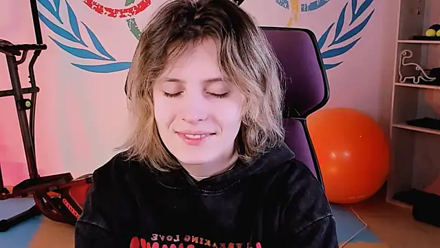 Snapshot of LolaAsmus chatting on February 13, 5:16 am LolaAsmus online show from February 13, 5:16 am