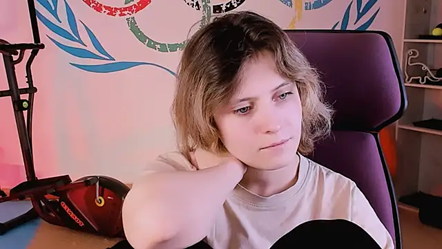 Snapshot of LolaAsmus chatting on February 13, 8:17 am LolaAsmus online show from February 13, 8:17 am