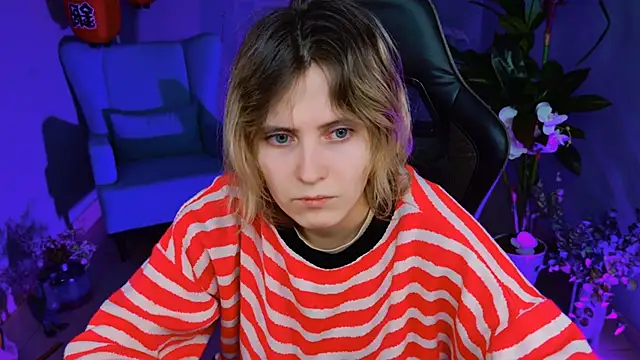 Snapshot of LolaAsmus chatting on February 14, 5:09 am LolaAsmus online show from February 14, 5:09 am