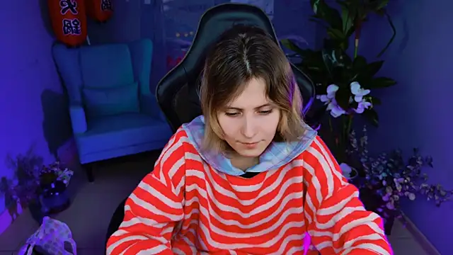 Snapshot of LolaAsmus chatting on February 14, 11:10 am LolaAsmus online show from February 14, 11:10 am