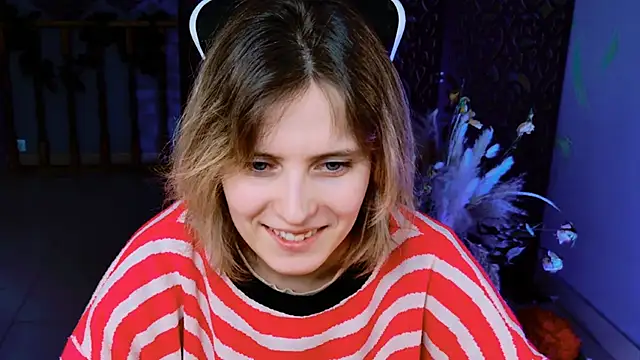 Snapshot of LolaAsmus chatting on February 15, 8:11 am LolaAsmus online show from February 15, 8:11 am