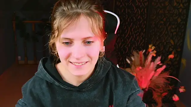 Snapshot of LolaAsmus chatting on February 18, 10:49 am LolaAsmus online show from February 18, 10:49 am