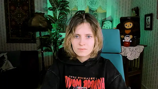 Snapshot of LolaAsmus chatting on February 19, 5:05 am LolaAsmus online show from February 19, 5:05 am