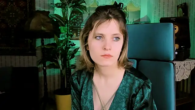 Snapshot of LolaAsmus chatting on February 19, 8:12 am LolaAsmus online show from February 19, 8:12 am