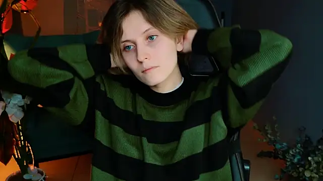 Snapshot of LolaAsmus chatting on February 21, 1:11 pm LolaAsmus online show from February 21, 1:11 pm