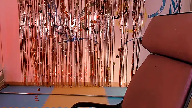 Snapshot of LolaAsmus chatting on February 27, 5:24 am LolaAsmus online show from February 27, 5:24 am