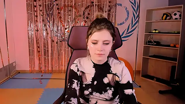 Snapshot of LolaAsmus chatting on February 27, 2:32 pm LolaAsmus online show from February 27, 2:32 pm