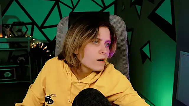 Snapshot of LolaAsmus chatting on February 28, 4:20 pm LolaAsmus online show from February 28, 4:20 pm