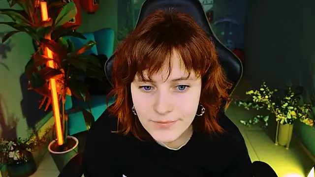 Snapshot of LolaAsmus chatting on March 10, 9:10 am LolaAsmus online show from March 10, 9:10 am