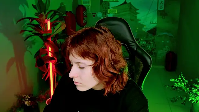 Snapshot of LolaAsmus chatting on March 11, 5:05 am LolaAsmus online show from March 11, 5:05 am