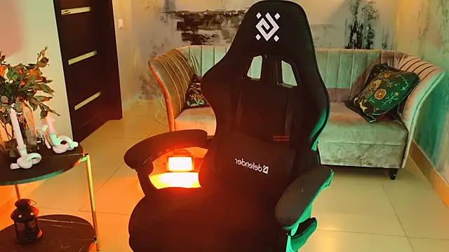 Snapshot of LolaAsmus chatting on March 12, 11:20 am LolaAsmus online show from March 12, 11:20 am