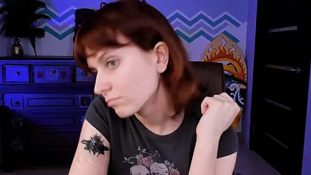 Snapshot of LolaAsmus chatting on March 15, 10:24 am LolaAsmus online show from March 15, 10:24 am