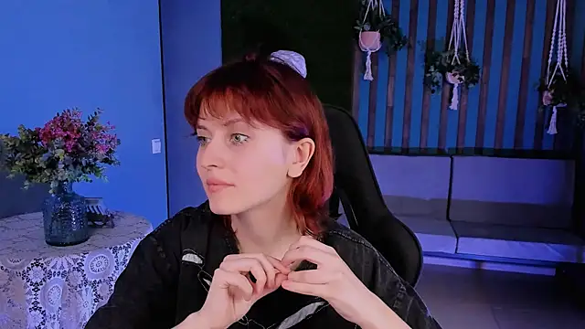 Snapshot of LolaAsmus chatting on March 18, 10:36 am LolaAsmus online show from March 18, 10:36 am