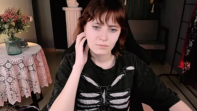 Snapshot of LolaAsmus chatting on March 18, 4:48 pm LolaAsmus online show from March 18, 4:48 pm