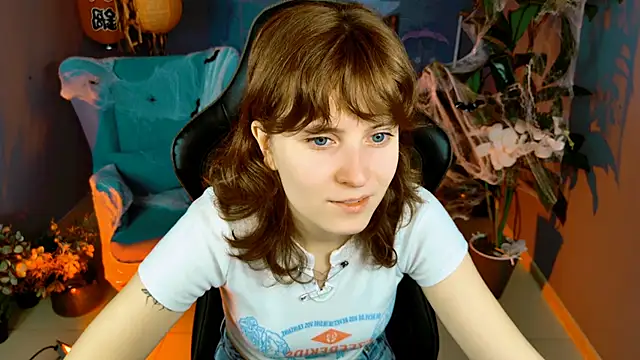 Snapshot of LolaAsmus chatting on October 22, 5:30 am LolaAsmus online show from October 22, 5:30 am