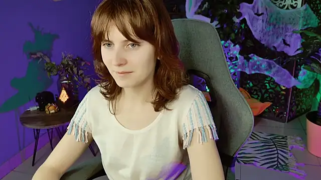 Snapshot of LolaAsmus chatting on November 1, 8:16 am LolaAsmus online show from November 1, 8:16 am