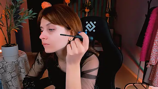 Snapshot of LolaAsmus chatting on November 14, 7:51 am LolaAsmus online show from November 14, 7:51 am