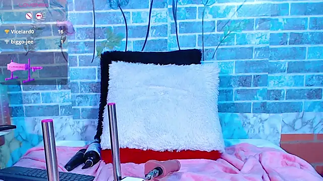 Snapshot of Dakota_steele_ chatting on December 18, 2:53 am Dakota steele online show from December 18, 2:53 am