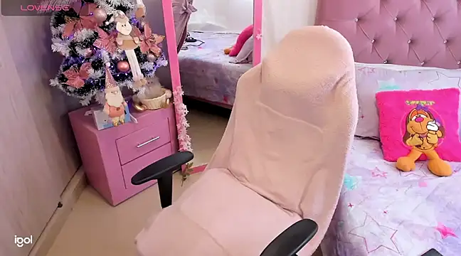 Snapshot of bruneettklaryss chatting on December 5, 2:44 pm bruneettklaryss online show from December 5, 2:44 pm