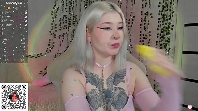 chillycharm online show from January 13, 2:28 am