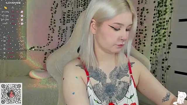 chillycharm online show from February 10, 12:52 am